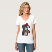 Zwarte labrador met Rozen 2 T-shirt (Voorkant volledig)