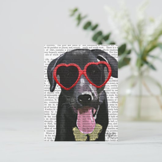 Zwarte labrador met zonnebrillen voor het hart briefkaart (Staand voorkant)