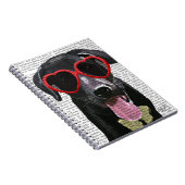 Zwarte labrador met zonnebrillen voor het hart notitieboek (Rechterzijde)