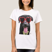 Zwarte labrador met zonnebrillen voor het hart t-shirt (Voorkant)