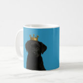 Zwarte Labrador Puppy in Gold Crown Schattige Koffiemok (Voorkant links)