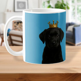 Zwarte Labrador Puppy in Gold Crown Schattige Koffiemok
