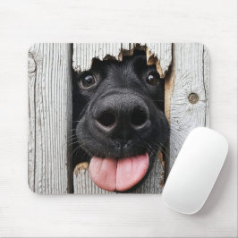Zwarte Labrador Retriever neus in houten gat Muismat