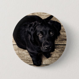 Zwarte Labrador Retriever Puppy op Hout Ronde Button 5,7 Cm