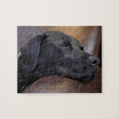 Zwarte labrador slaapt op sofa, close-up legpuzzel (Horizontaal)
