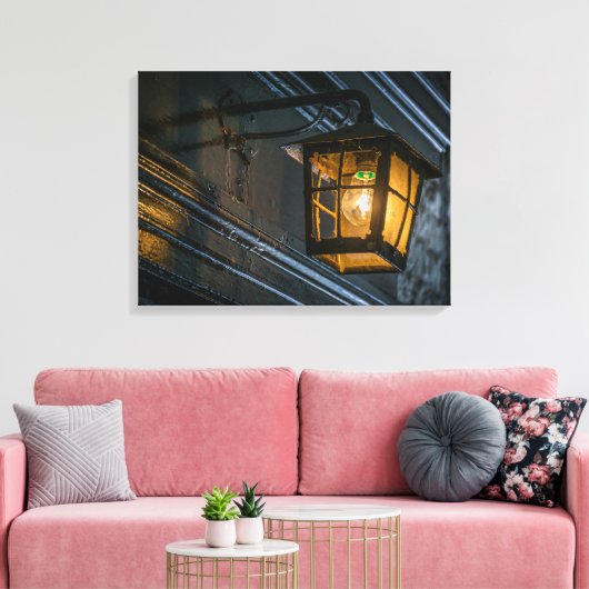 Zwarte lantaarn omhoog dicht canvas print (Insitu (Woonkamer))