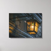 Zwarte lantaarn omhoog dicht canvas print (Voorkant)