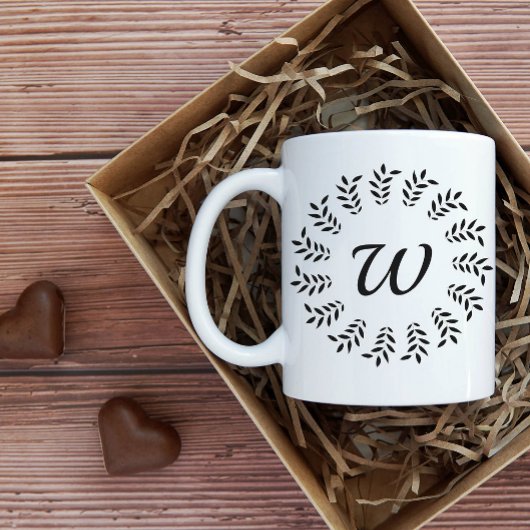 Zwarte lauwerkrans met monogram koffiemok
