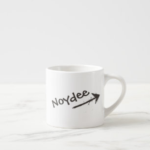 Zwarte letters en pijl op je espresso kop