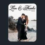 Zwarte Liefde en Bedankt  Script Fotobruiloft Magneet<br><div class="desc">Vier je liefde en show dankbaarheid met onze aanpasbare foto bruiloft dank je magneet! Deze unieke aandenken is ideaal om uw dierbaren te herinneren aan uw speciale dag, terwijl het uiten van uw oprechte bedankt op een gedenkwaardige manier. Deze foto-bedankkaart heeft een rustiek krullend script. Personaliseer door uw gegevens toe...</div>