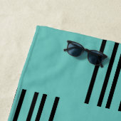 Zwarte Lijnen op Licht blauwgroen met Naam Strandlaken (In situ)