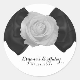 Zwarte linten strik & witte roos elegante aangepas ronde sticker