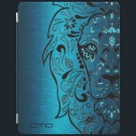 Zwarte Lion Sugar Skull Metallic Blue Background iPad Cover<br><div class="desc">Rol de zwarte leeuw van de florale suikerschedel met blauw glitter accent boven blauwe tinten metalen achtergrond geborsteld staal. Dit is slechts een afbeelding en geen echt metaal of glitter. Als u om het even welke hulp nodig hebt die om het even welk van mijn design aanpassen, contacteer de ontwerper...</div>