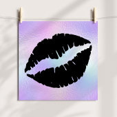 Zwarte lippenstift kus op pastel iriserende Folie Poster