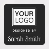 Zwarte logo en tekst met scheidingstekens labels (Design 1)