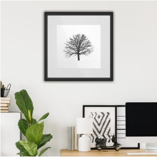 Zwarte Lone Leafless Tree op Winter Poster