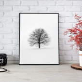 Zwarte Lone Leafless Tree op Winter Poster
