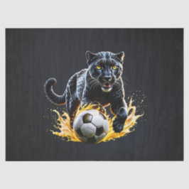 Zwarte luipaard speelt met een voetbal. tissuepapier
