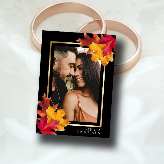 Zwarte magie ontmoet rustieke gouden herfstbruilof save the date