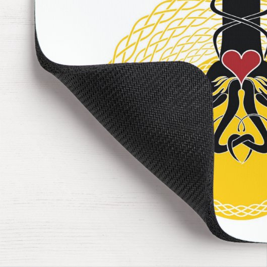 Zwarte magische boom met rood hart erop muismat (Hoek)