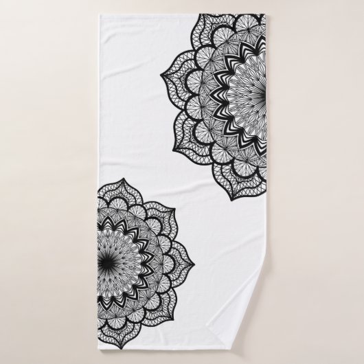Zwarte Mandala op Witte Achtergrond Badhanddoek (Badhanddoek)