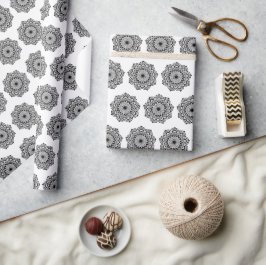 Zwarte Mandala op Witte Achtergrond Cadeaupapier