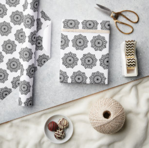 Zwarte Mandala op Witte Achtergrond Cadeaupapier