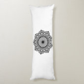 Zwarte Mandala op Witte Achtergrond Lichaamskussen (Achterkant (Verticaal))