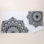 Zwarte Mandala op Witte Achtergrond Strandlaken (Voorkant)