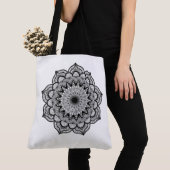 Zwarte Mandala op Witte Achtergrond Tote Bag (Dichtbij)