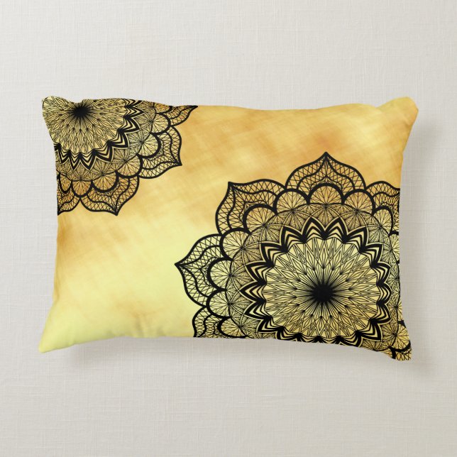 Zwarte Mandala op zachte gouden achtergrond Accent Kussen (Achterkant)