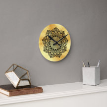 Zwarte Mandala op zachte gouden achtergrond