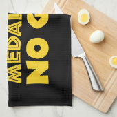 ZWARTE MEDALLIES NIET GOLD THEEDOEK (Quarter Fold)