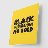 ZWARTE MEDALLIES NIET GOLD VIERKANTE KLOK (Hoek)