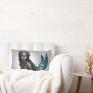 ZWARTE MERMAIDVROUW MET DREADS KUSSEN