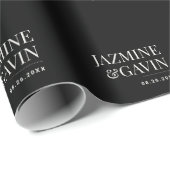 Zwarte minimalistische moderne gepersonaliseerde b cadeaupapier (Rol Hoek)