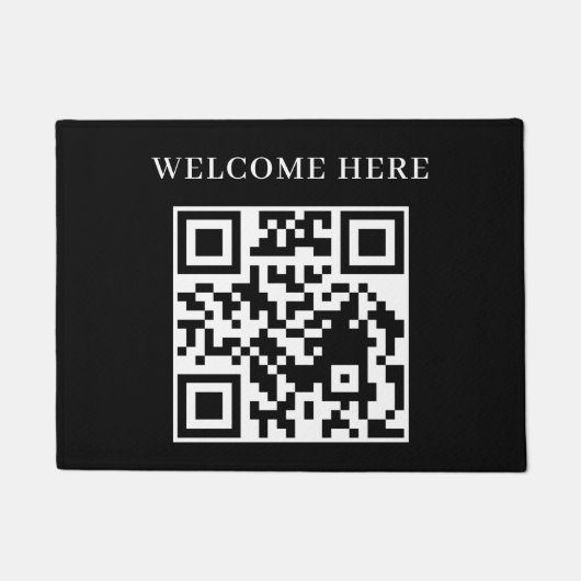 Zwarte minimalistische QR-code welkom Scan Me deur Deurmat (Voorkant)