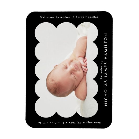 Zwarte moderne gegolfde lijst geboorteaankondiging magneet (Verticaal)