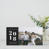 Zwarte Moderne Gelukkig Nieuwjaar Huwelijk Fotokaa Feestdagenkaart (Staand voorkant)