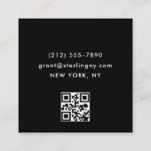 Zwarte moderne minimale typografie QR-code Vierkante Visitekaartje (Achterkant)