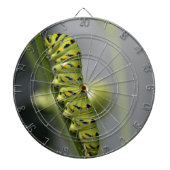 Zwarte moerasstaartschar (peterselyworm) op diesel dartbord (Voorkant)