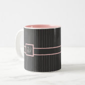 Zwarte mok met roze strepen (Voorkant links)