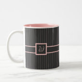 Zwarte mok met roze strepen (Links)