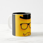 Zwarte Mok met Stokfiguur Patroon | Grappig Minima (Voorkant links)