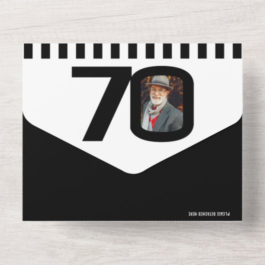 Zwarte mono foto cirkels strepen 70ste verjaardag all in one uitnodiging (Achterkant)