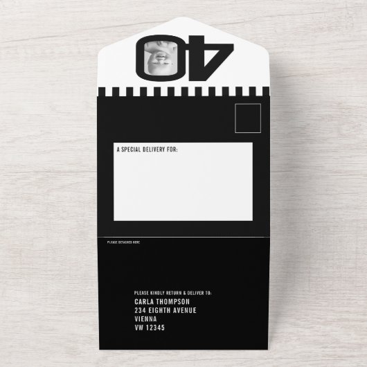 Zwarte mono fotocirkels strepen 40ste verjaardag all in one uitnodiging (Buitenkant)