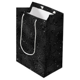 Zwarte monochromatische achtergrond van glitterij medium cadeauzakje