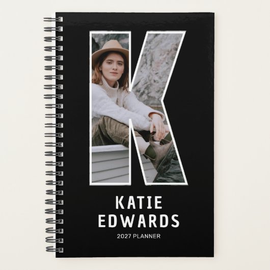 Zwarte Monogram Beginletter 'K' Foto Planner (Voorkant)