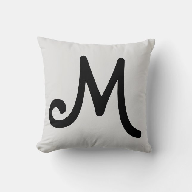 Zwarte monogram op zilvergrijs kussen (Voorkant)