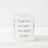 Zwarte naaimachine Citaat Floral Matglas Koffiemok (Center)